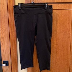 Black fabletics cropped leggings
